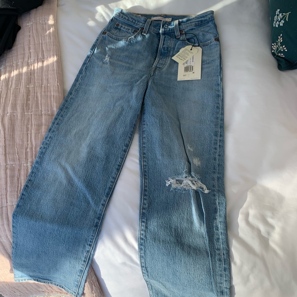 NWT Levi’s Ribcage Jeans 24